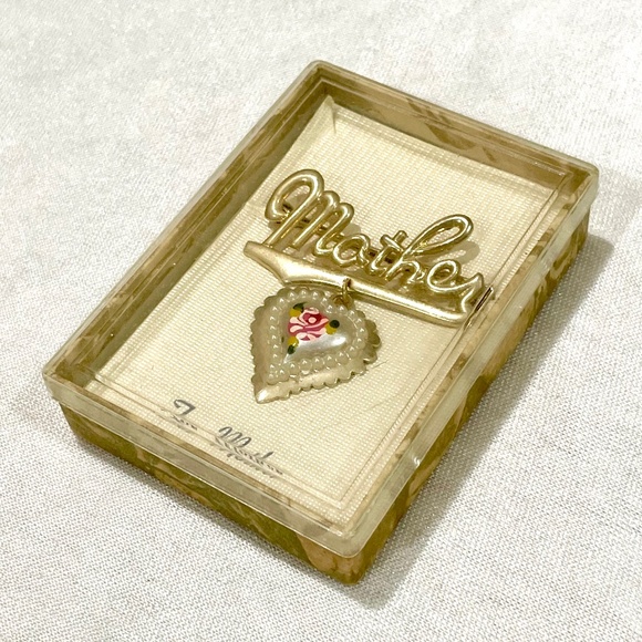 Vintage 1950’s Mother Heart Gold Brooch Pin Mid Century BRAND NEW w ORIGINAL BOX - Picture 4 of 6
